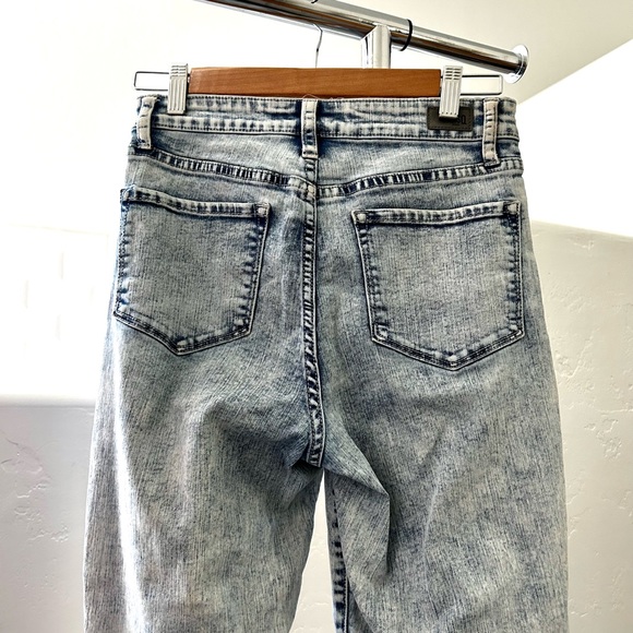 RSQ light blue distressed straight leg jeans  - W 27 - Picture 11 of 14